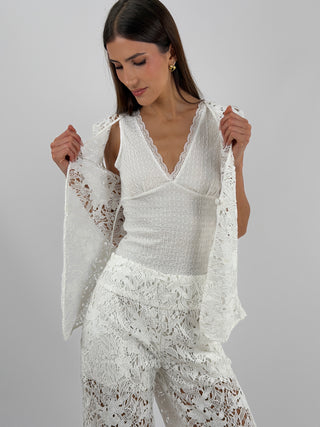 Top Scollo a V con Pizzo Bianco - Top bianco in tessuto elasticizzato con scollo a V e bordi in pizzo | Paloma Store