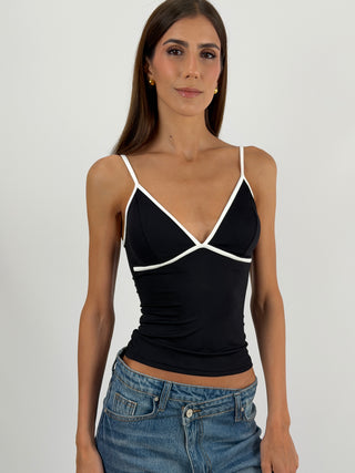 Top Nero con Bordo a Contrasto - Top cropped nero in tessuto elasticizzato, con coppe preformate e bordi a contrasto. | Paloma Store