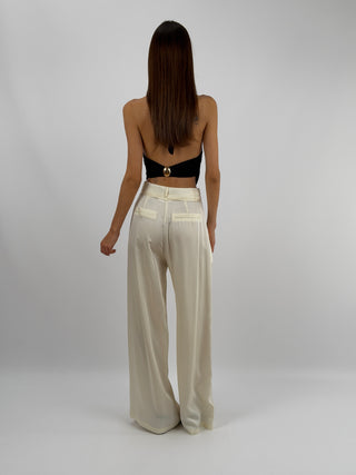 Top Halter Nero con Dettaglio Gioiello