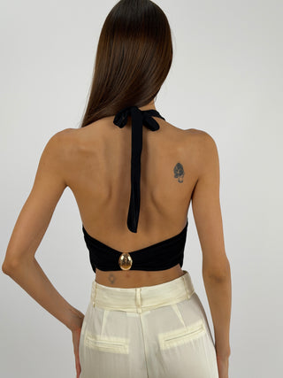 Top Halter Nero con Dettaglio Gioiello