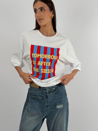 T-shirt Bianca con Stampa Tomorrow Is After the Siesta Lumina